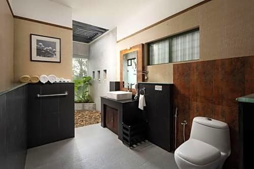 Aanavilasam Luxury Plantation House Kumily