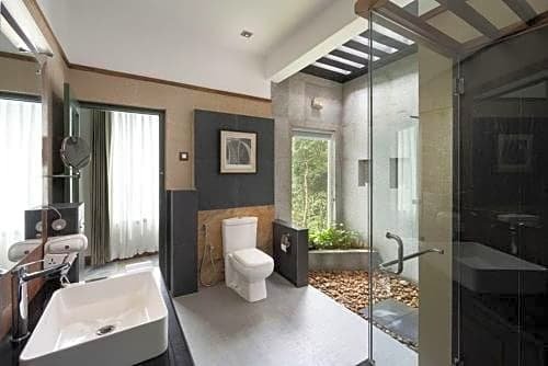 Aanavilasam Luxury Plantation House Kumily