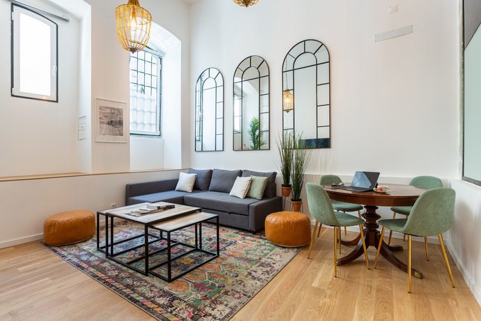 Bairro Alto Bronze of Art Apartments
