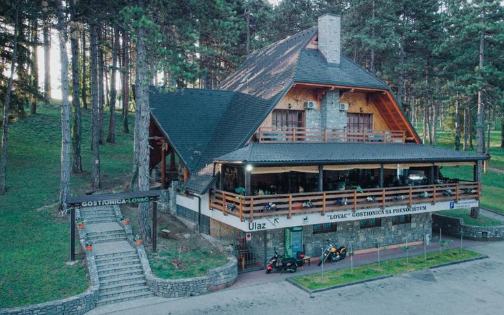 Prenociste/Restoran Lovac