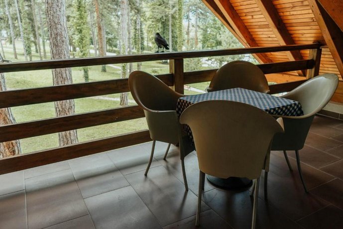 Prenociste/Restoran Lovac