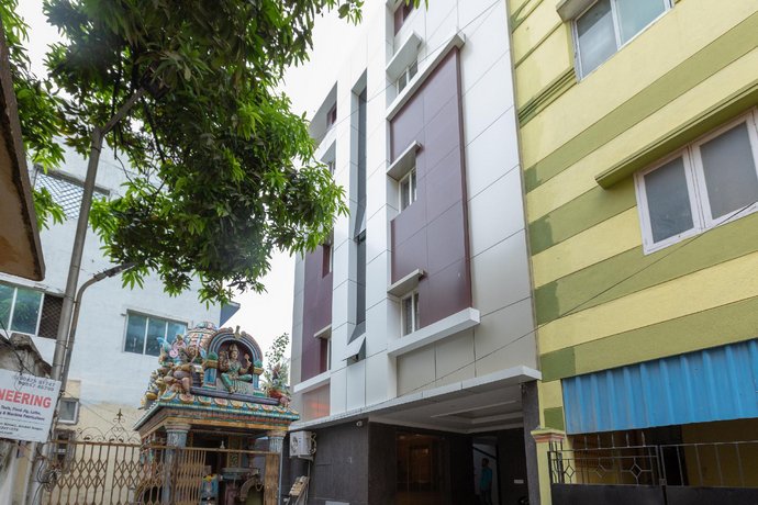 OYO 17224 Swarnam Residency