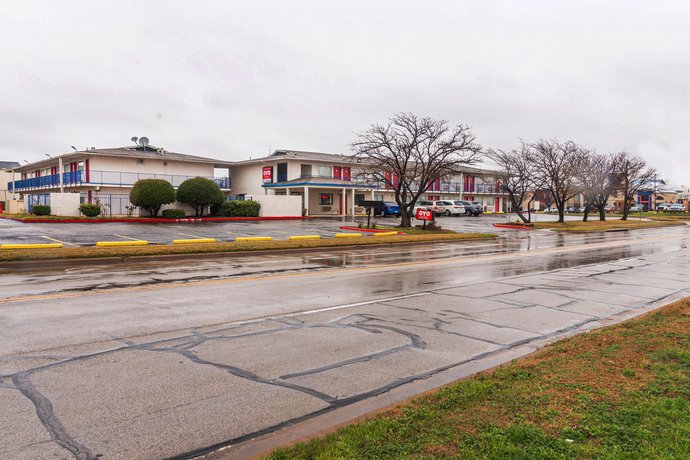 OYO Hotel Wichita Falls I-44 at Maurine St