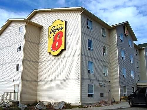 Super 8 by Wyndham Yellowknife Yellowknife Airport Canada thumbnail