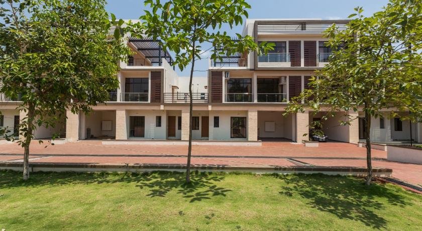 Greenwoods Six by Vista Rooms