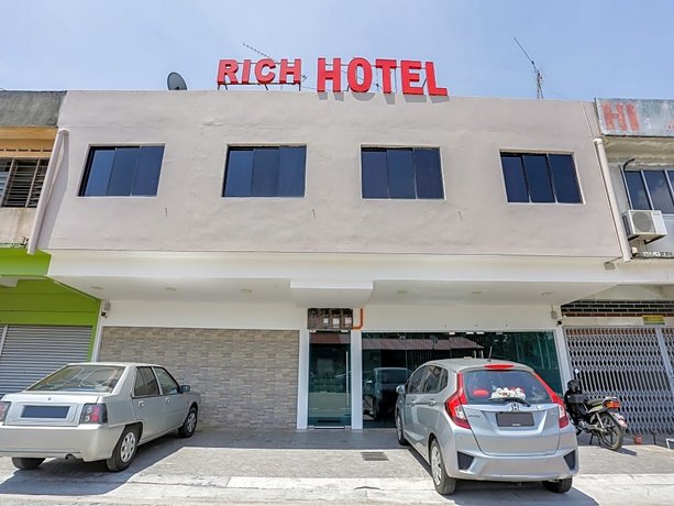OYO 89495 Rich Hotel