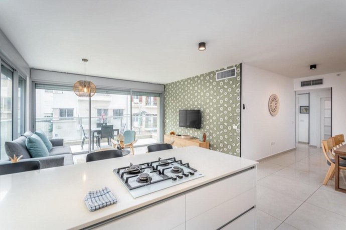 Amazing 3Bedrooms 2 Baths Balcony and Parking PRV