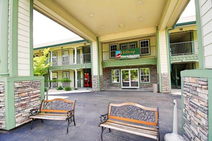 Hilltop Inn & Suites - North Stonington