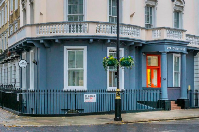 OYO Townhouse New England Victoria