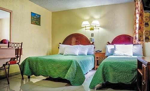 Hotel Emily Leon