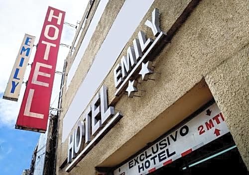 Hotel Emily Leon