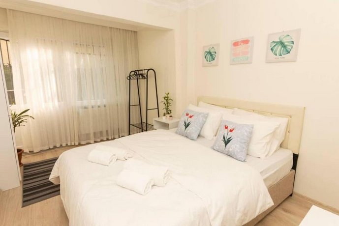Stylish Home with Private Garden - 12 min Walk to Osmanbey Metro Station