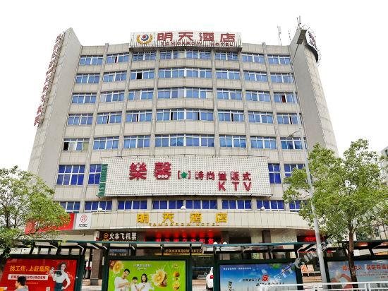 Tomorrow Hotel Shenzhen Dafen Oil Painting Village Mumian Bay Metro Station