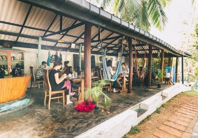 Surf & Yoga Mirissa