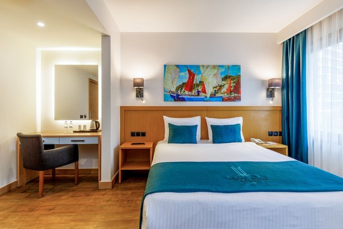 Big Box Hotel