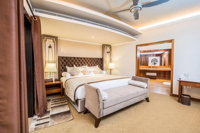Earl's Regent Hotel