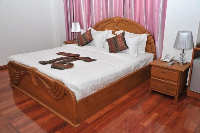 Hotel 76