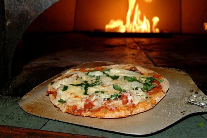 Spinnakers Gastro Brewpub & Guesthouses