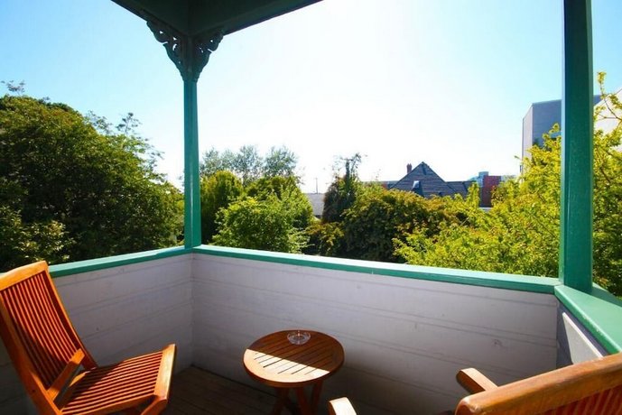Spinnakers Gastro Brewpub & Guesthouses