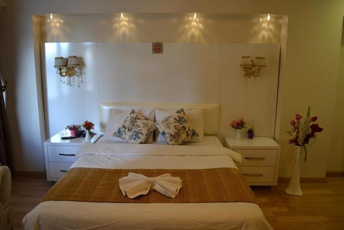 Peradise Hotel