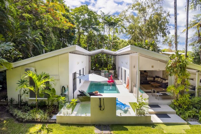 Photo: Pavilions in the Palms