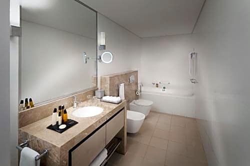 Jumeirah at Etihad Towers (ex. Conrad Abu Dhabi Etihad Towers)