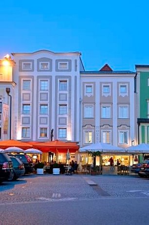 Hotel zum Goldenen Schiff Enns Railway Station Austria thumbnail