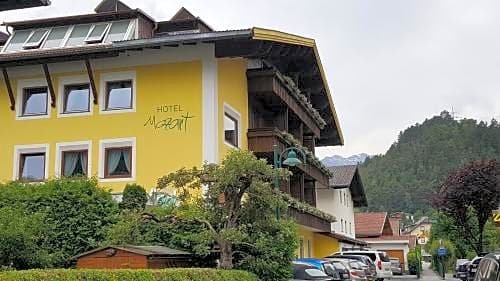 Hotel Mozart Landeck Schloss Landeck Austria thumbnail