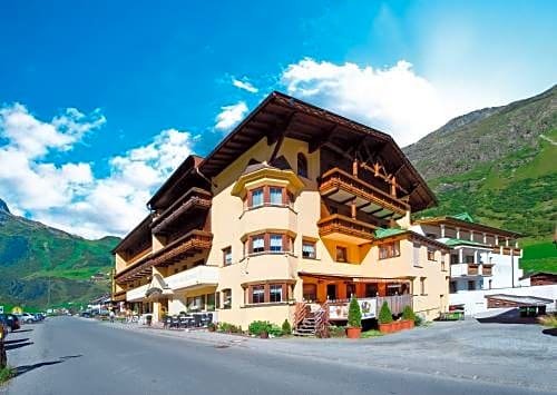 Alpenresidenz Ballunspitze Wellness- & Kinderhotel Galtur Austria thumbnail