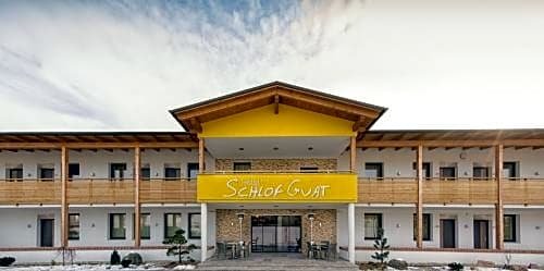 Hotel Schlof Guat Grosswarasdorf Austria thumbnail
