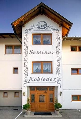 Landgasthof & Seminarhotel Kobleder Aspach Austria thumbnail