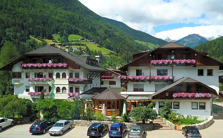 Alphotel Stocker Alpine Wellnesshotel Valli di Tures and Aurina Italy thumbnail