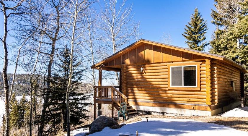 Half Moon Lake Lodge
