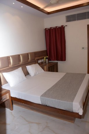 Hotel Golden Oasis New Delhi Ramakrishna Ashram Marg India thumbnail