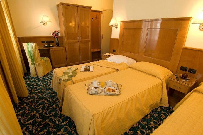 Hotel Cinque Giornate Rotonda della Besana Italy thumbnail