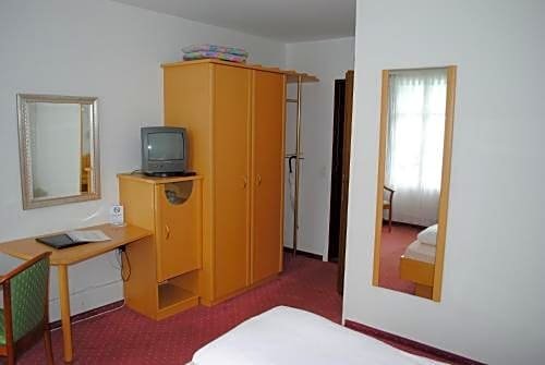 Hotel Strandhotel Iseltwald Switzerland thumbnail