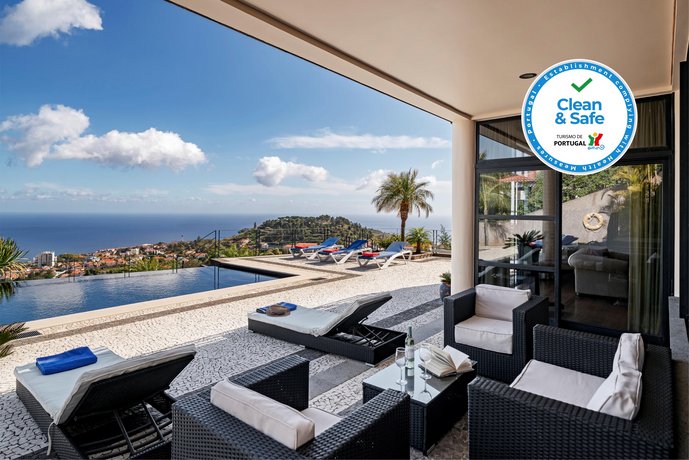 Fabulous villa heated pool games room overlooking Funchal Villa Luz 어드벤처 킹덤 Portugal thumbnail