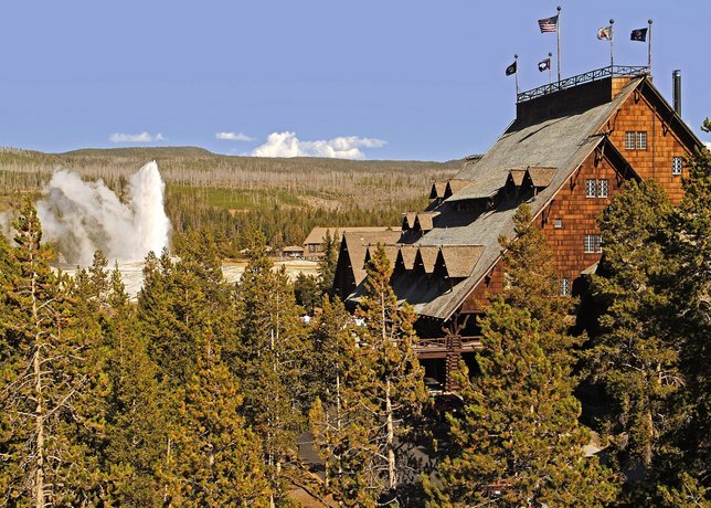 Old Faithful Inn Yellowstone National Park 솔리테리 가이저 United States thumbnail