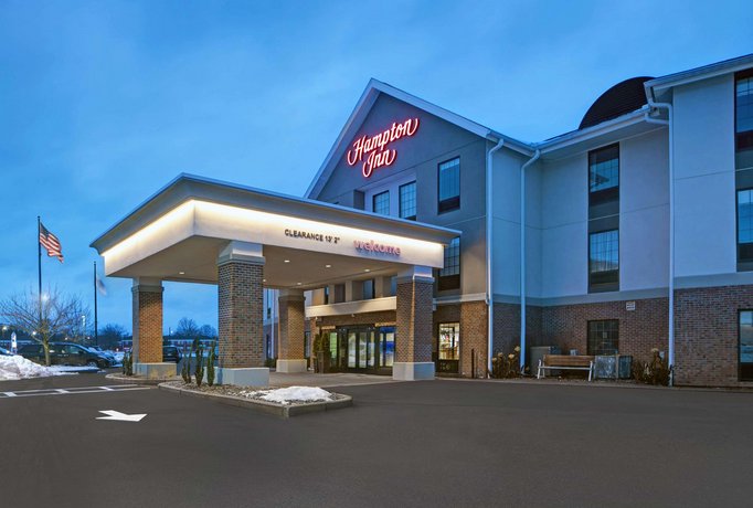 Hampton Inn by Hilton Westfield Barnes Municipal Airport United States thumbnail