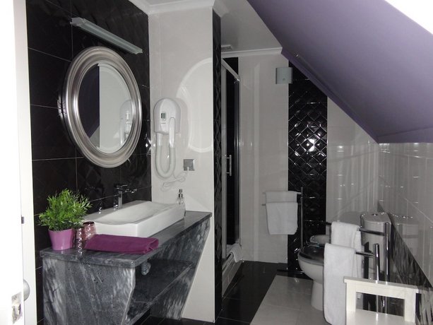Grande Pensao Residencial Alcobia