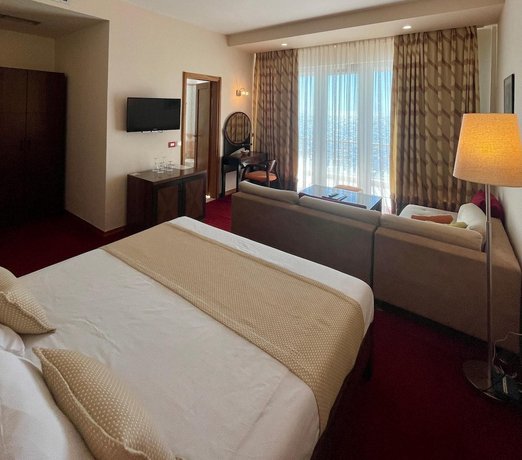 Aragosta Hotel & Restaurant