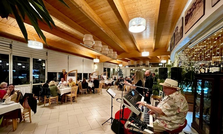 Aragosta Hotel & Restaurant