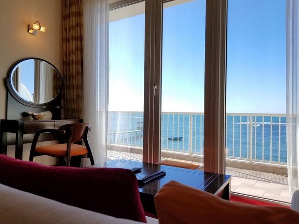 Aragosta Hotel & Restaurant
