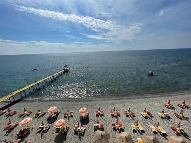 Aragosta Hotel & Restaurant