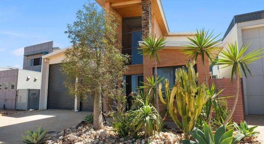 31 Inggarda Lane - PRIVATE JETTY INC WIFI