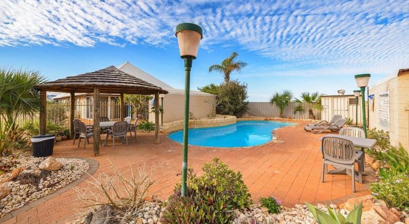 Osprey Holiday Village Unit 115 - Plenty of room for a boat car and large family