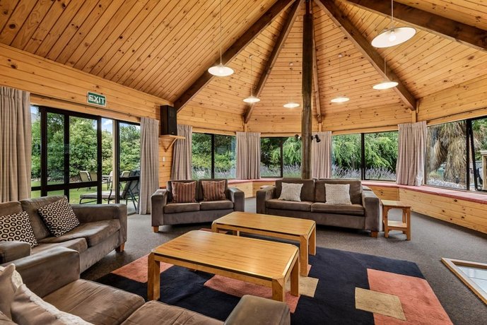 Altamont Lodge Treble Cone New Zealand thumbnail