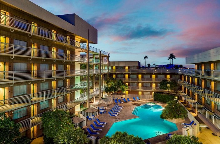 DoubleTree Suites by Hilton Phoenix Phoenix Metropolitan Area United States thumbnail