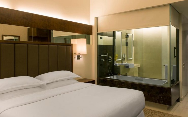 Luxury Classic Room Near Mall Of Emirates Gold And Diamond Park United Arab Emirates thumbnail