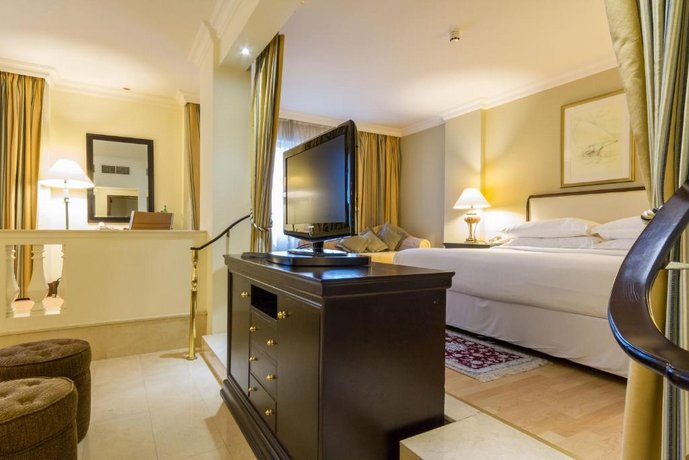 Executive Suite Near Voda Club By Luxury Bookings Hor Al Anz United Arab Emirates thumbnail